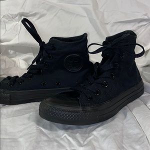 CONVERSE ALL BLACK HIGH TOPS